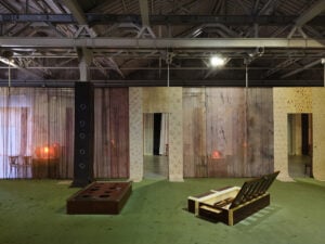 A Milano una mostra ha trasformato l’HangarBicocca in una casa tutta da scoprire