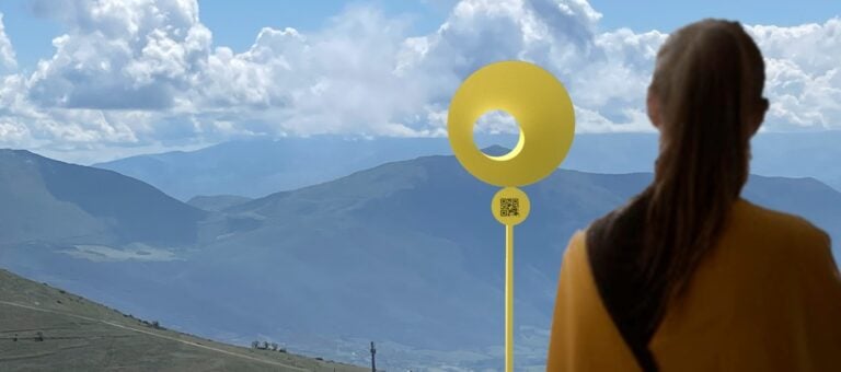 Storia di Calascio in Abruzzo. Il borgo nato attorno alla rocca pi&ugrave; alta d&rsquo;Italia che si trasforma grazie alla cultura