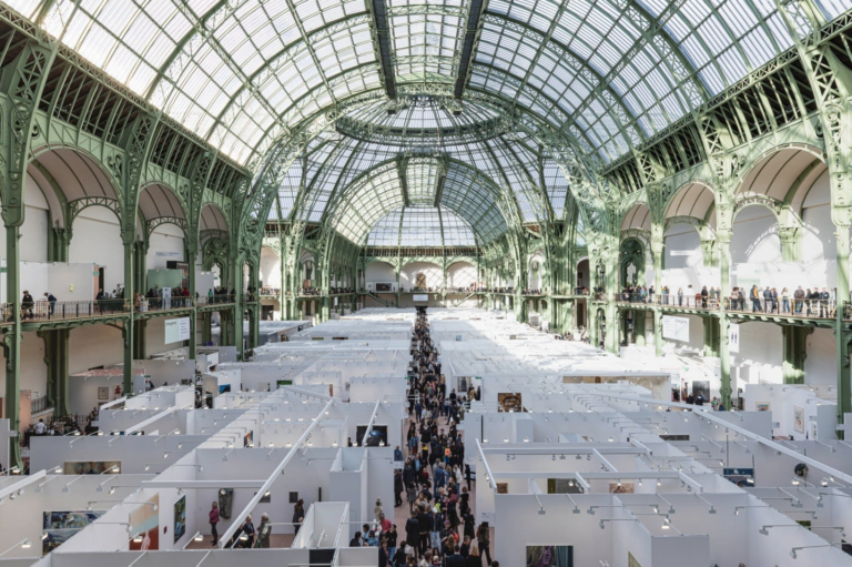 Il mercato dell’arte globale torna a crescere nel 2025 (così dice il nuovo Art Market Report di Art Basel e UBS 2026)