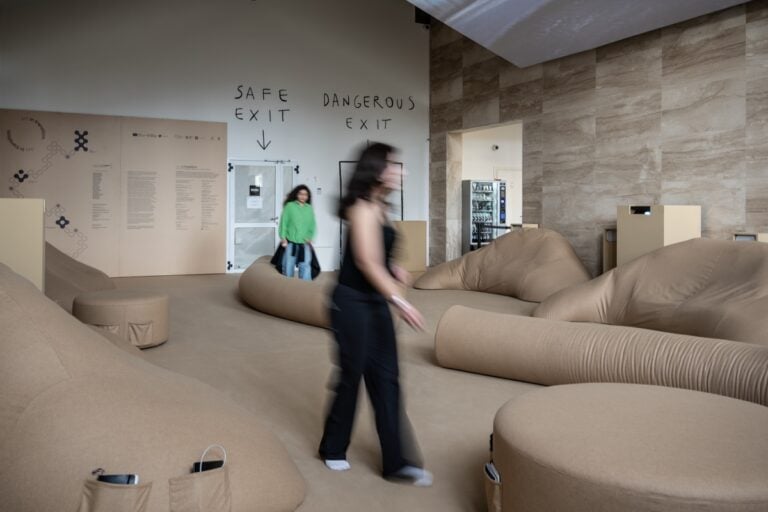 ART.it - Art in Transition, Installazione ambientale Foyer MAMbo - Museo d'Arte Moderna di Bologna, ph. Claudia Gentile