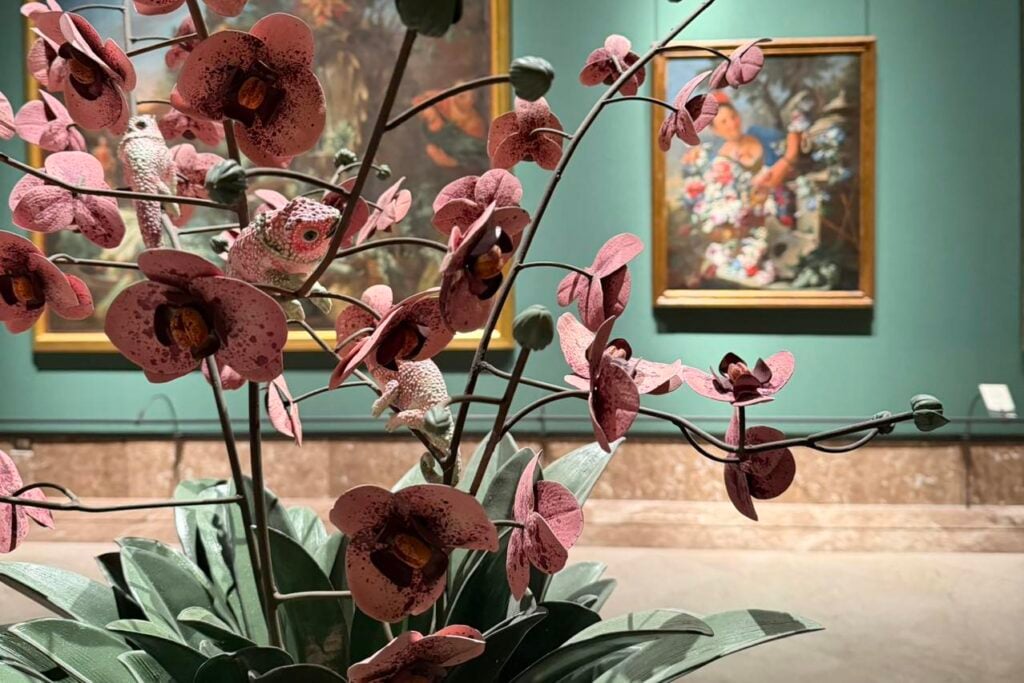 Bertozzi & Casoni, Disgrazia con orchidea rosa, 2012. Allestimento al Museo di Capodimonte