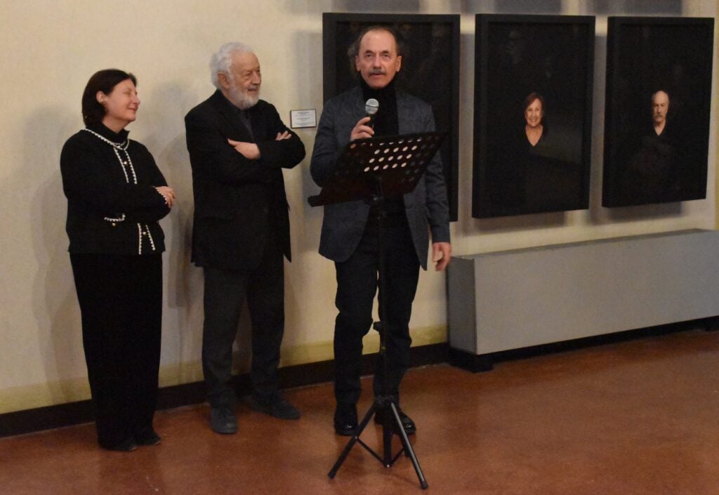 Chiara Squarcina, Bruno Cor&agrave; e Bizhan Bassiri alla preview stampa della mostra Bizhan Bassiri. Principe. Il Nottambulo del Pensiero Magmatico (ph Manuela De Leonardis)