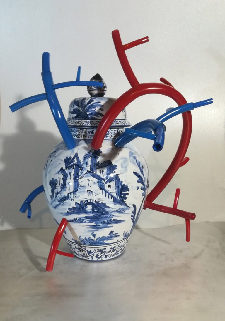 Ridendo del sistema. A Milano una mostra sull&rsquo;ironia nell&rsquo;arte italiana tra Anni &lsquo;80 e &lsquo;90