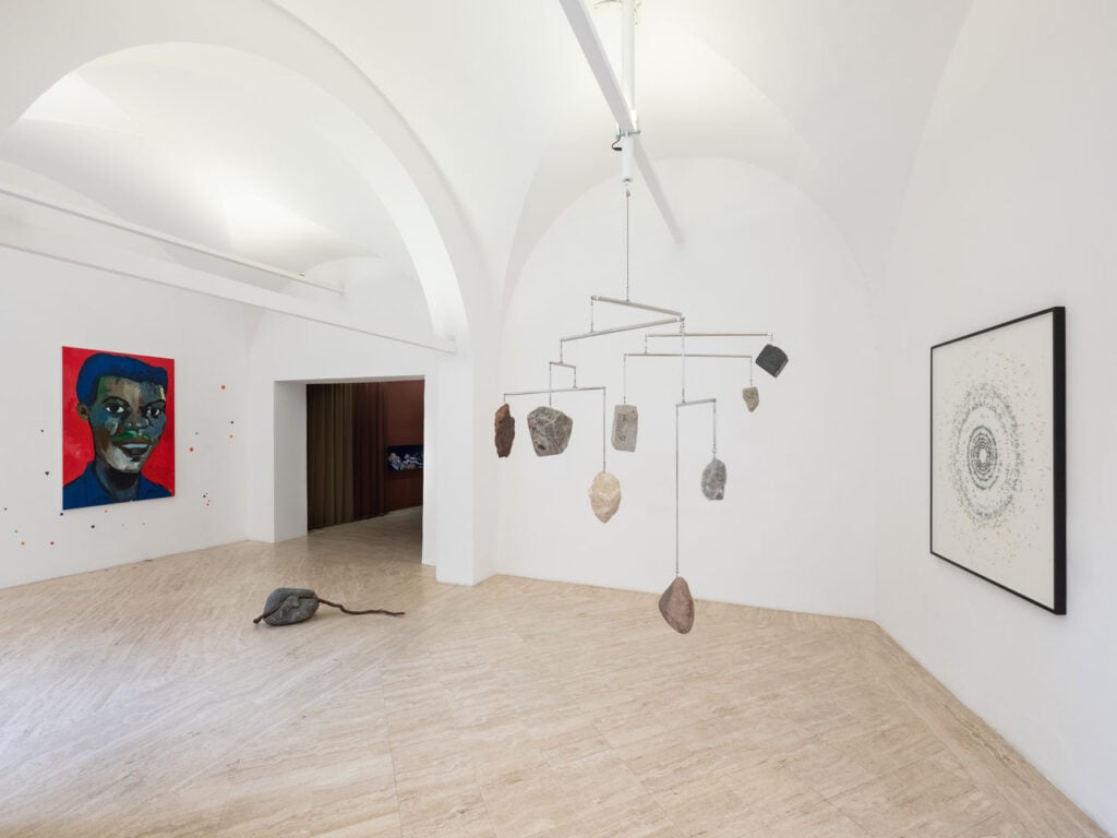 Installation view, Affrettati Lentamente, Conversation Piece Part XI, a cura di Marcello Smarrelli, Fondazione Memmo, 2026 | Foto Daniele Molajoli