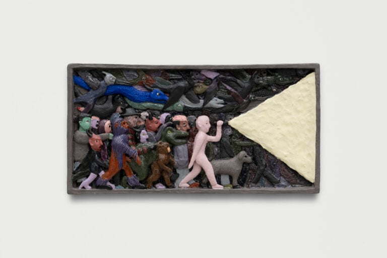 Davide Monaldi, NIGHT WALK, ceramica smaltata, 29,5cm x57cm x8cm, 2024. Photo Riccardo Giancola