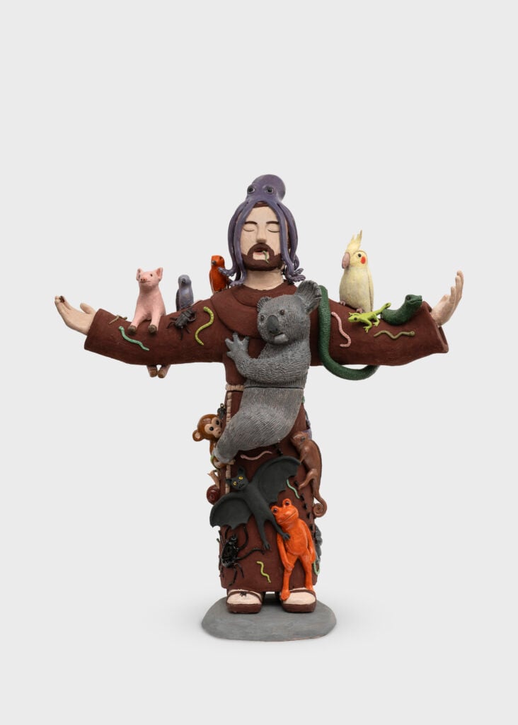 Davide Monaldi, SAN FRANCESCO, ceramica smaltata, 107,5 cm x 95 cm x 28,5 cm, 2025. Photo Riccardo Giancola