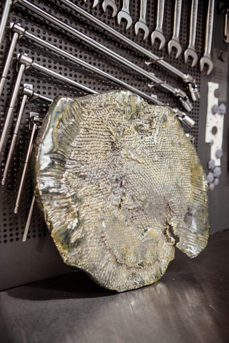 Details, Cristiano Carotti, Behive, 2022, ceramica colorata con smalti reagenti, Courtesy &copy; Cristiano Carotti, Foto &copy; Giulia Barone