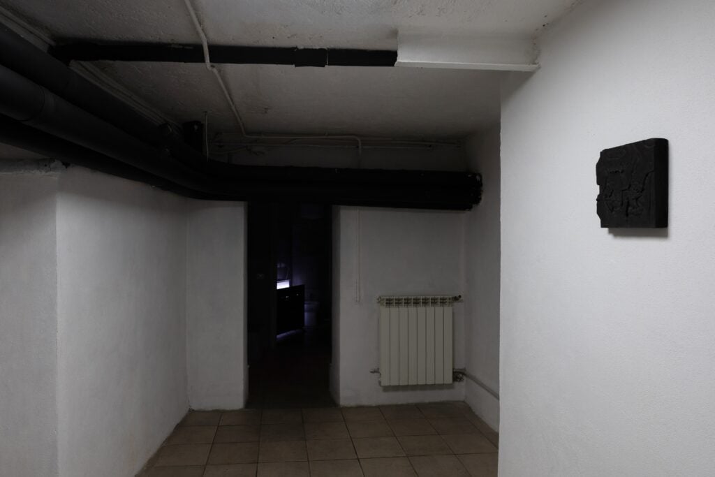 Nella periferia di Milano c&rsquo;&egrave; una galleria che intende lo spazio espositivo come luogo di relazione tra artisti, opere e pubblico