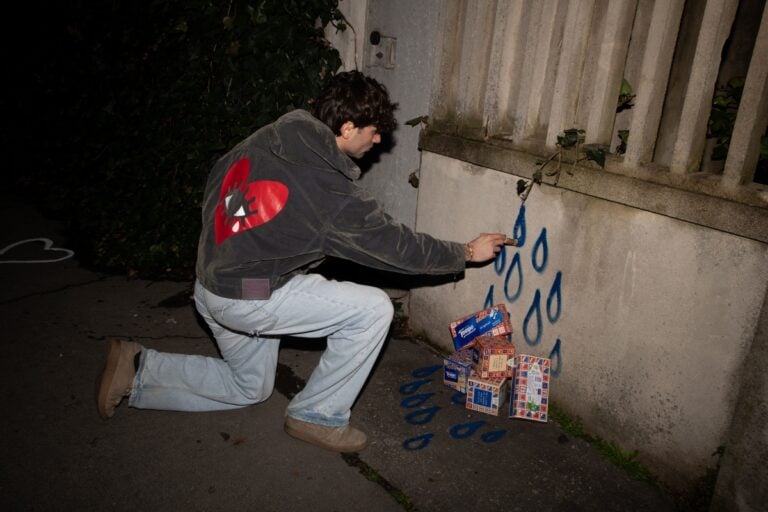 I mitici fazzoletti Tempo continuano a coinvolgere gli artisti. La nuova edizione limitata &egrave; di Greg Goya