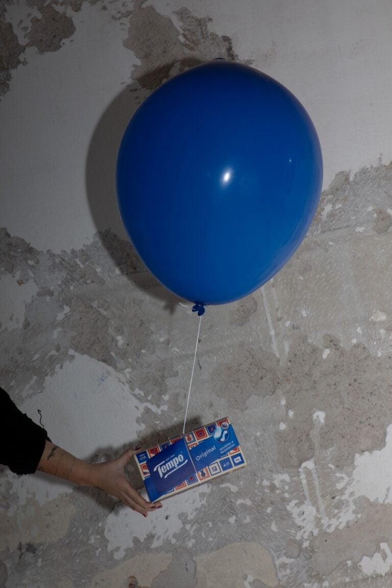 I mitici fazzoletti Tempo continuano a coinvolgere gli artisti. La nuova edizione limitata &egrave; di Greg Goya