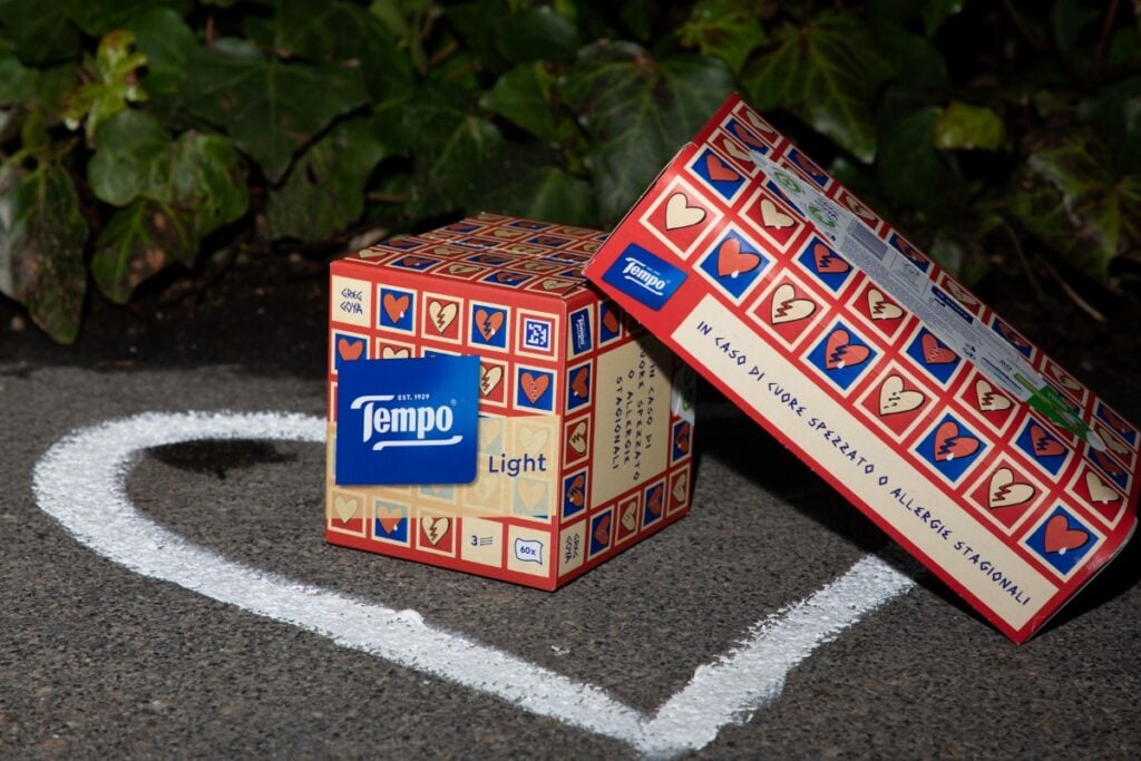 I mitici fazzoletti Tempo continuano a coinvolgere gli artisti. La nuova edizione limitata è di Greg Goya