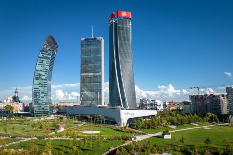 La grande architetta Zaha Hadid avrà la sua strada intitolata a Milano. Ecco dove