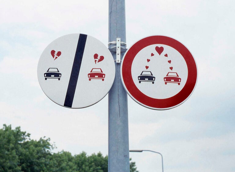 Ridendo del sistema. A Milano una mostra sull&rsquo;ironia nell&rsquo;arte italiana tra Anni &lsquo;80 e &lsquo;90