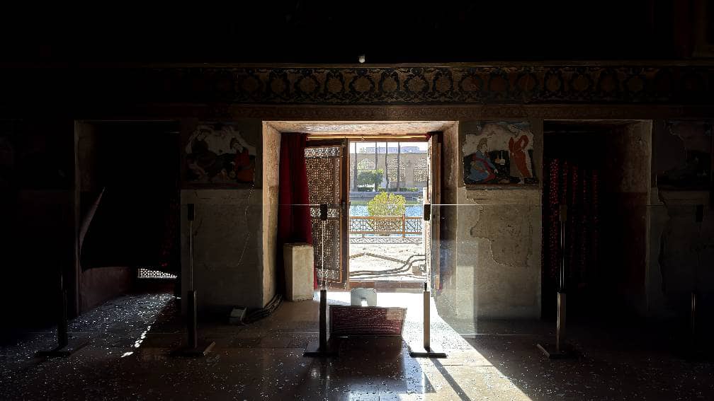 I danni al Palazzo di Chehel Sotoun a Isfahan