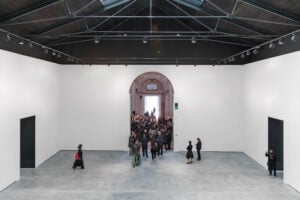 Nei Giardini della Biennale di Venezia apre il nuovo Padiglione Centrale: “Una riscrittura più che un restauro”