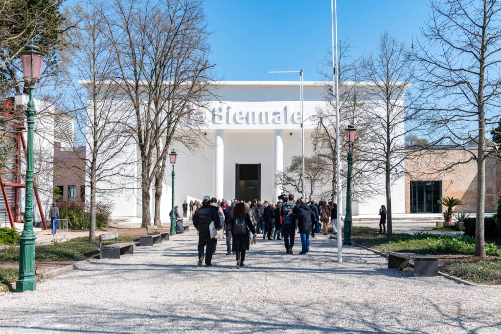 Russia alla Biennale. Le istituzioni locali e il Comune di Venezia si schierano dalla parte della Fondazione (e quindi contro il Governo)