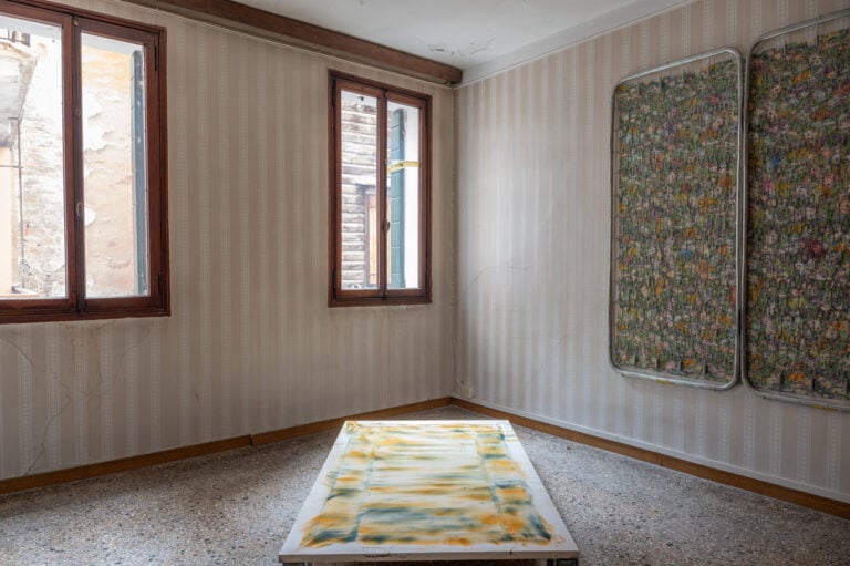 Kyle Meyer, Colombina Reloaded. Metamorfosi veneziana, installation view, Venezia, 2026. Courtesy The Art Society. Photo Massimiliano Tuveri