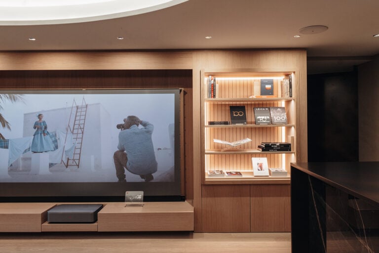 Una nuova casa della fotografia di fronte al Duomo di Milano. La Leica Galerie raddoppia gli spazi