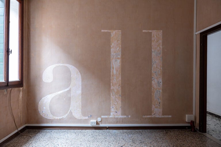 Matteo Attruia, Colombina Reloaded. Metamorfosi veneziana, installation view, Venezia, 2026. Courtesy Matteo Attruita. Photo Massimiliano Tuveri.