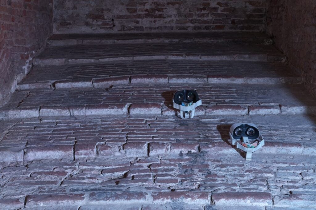 Quando l’essenziale non basta. Sulla mostra di Michael E. Smith a Bologna 