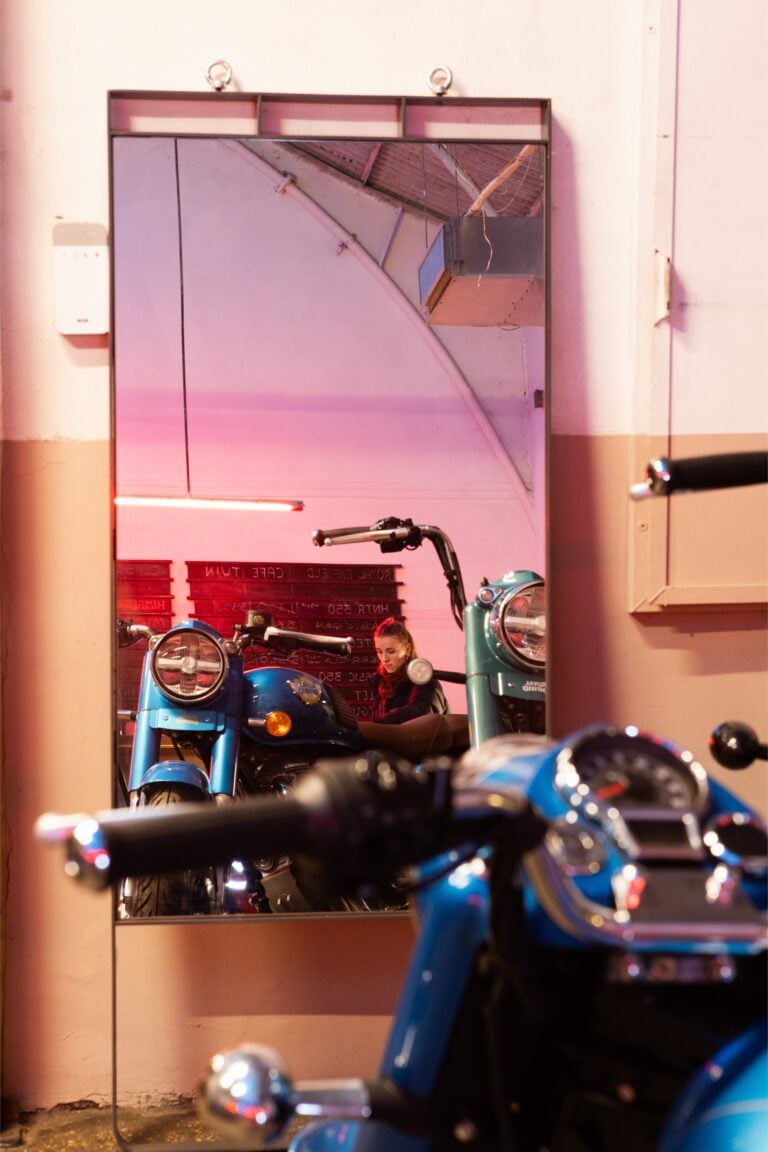 Mostra MECCANICHE I Sospeso, Roma, Cafe Twin, a cura di Gemma Gulisano e Jacopo Natoli, Foto &copy; Giulia Barone