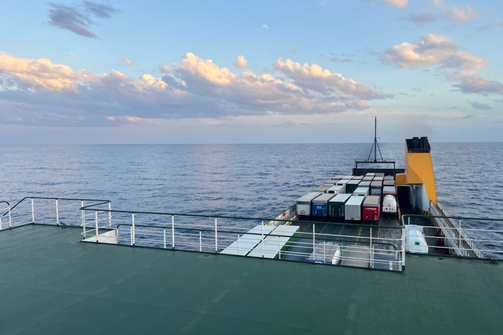 Nave cargo &copy; Maria Pina Usai