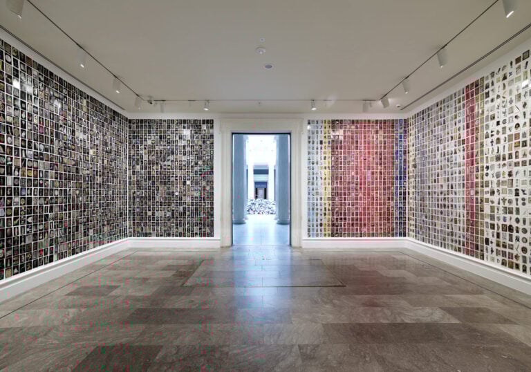 Una collezione di cartoline per viaggiare rimanendo in Biennale. Parola al curatore del Padiglione Spagna