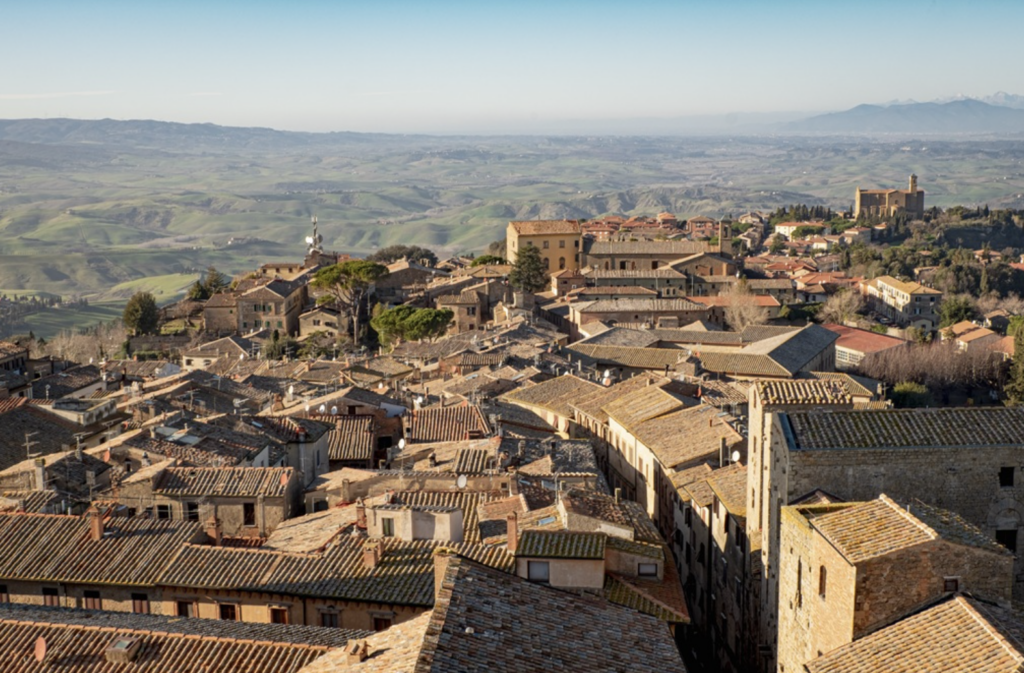 C’è un caso ai Musei Civici di Volterra: orari ridotti, lavoro precario e il nodo della gestione del patrimonio