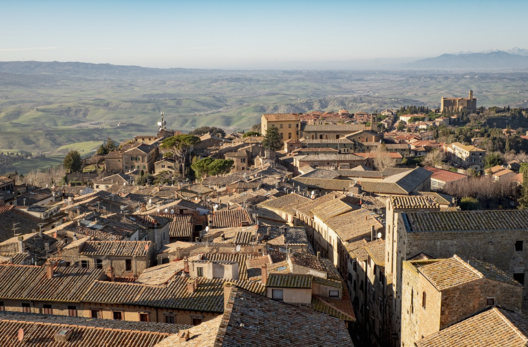 C’è un caso ai Musei Civici di Volterra: orari ridotti, lavoro precario e il nodo della gestione del patrimonio
