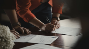 In Francia ora c’è un’assistenza legale gratuita per i professionisti delle arti contemporanee 