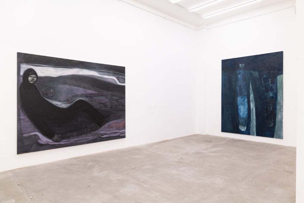 I dipinti del giovane Alessandro Aprile in mostra a Milano sono degli affacci sull’abisso 