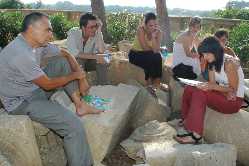 Sessione nei giardini di Villa Cavallotti a Marsala. Crediti: Scuola del viaggio