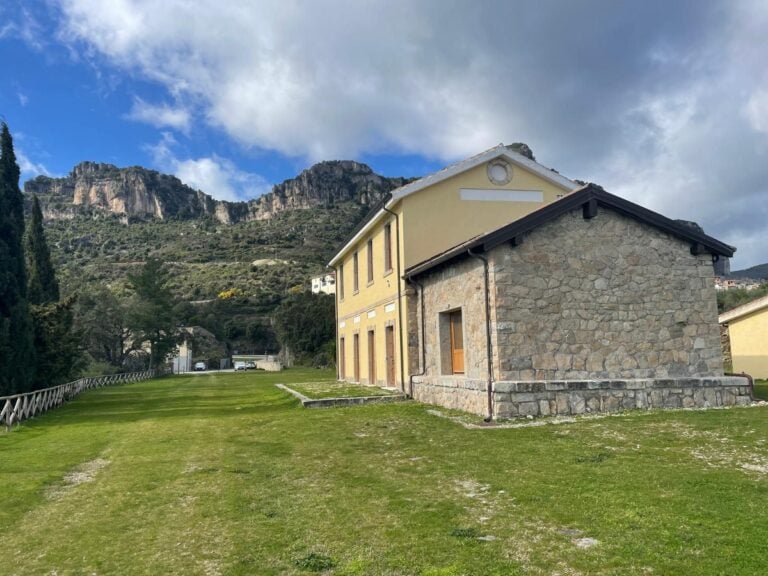 Torna la Biennale di Ulassai, il borgo in Sardegna che ha dato i natali alla grande artista Maria Lai