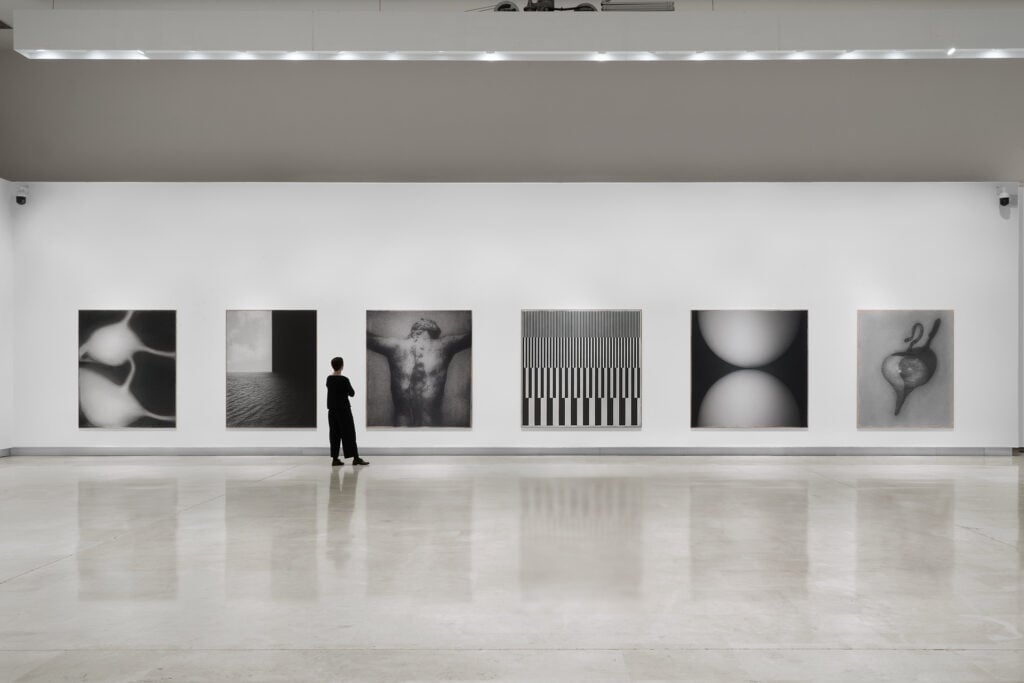 Marco Tirelli. Anni Luce, Palazzo delle Esposizioni, Roma, Installation view, foto Stefano Bonilli