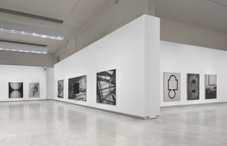 Marco Tirelli. Anni Luce, Palazzo delle Esposizioni, Roma, Installation view, foto Stefano Bonilli
