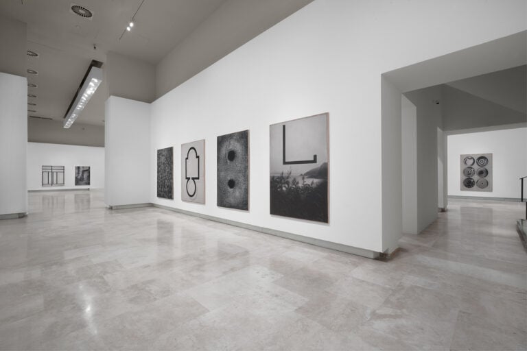 Marco Tirelli. Anni Luce, Palazzo delle Esposizioni, Roma, Installation view, foto Stefano Bonilli