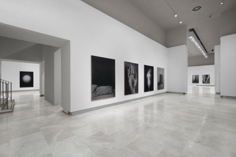 Marco Tirelli. Anni Luce, Palazzo delle Esposizioni, Roma, Installation view, foto Stefano Bonilli