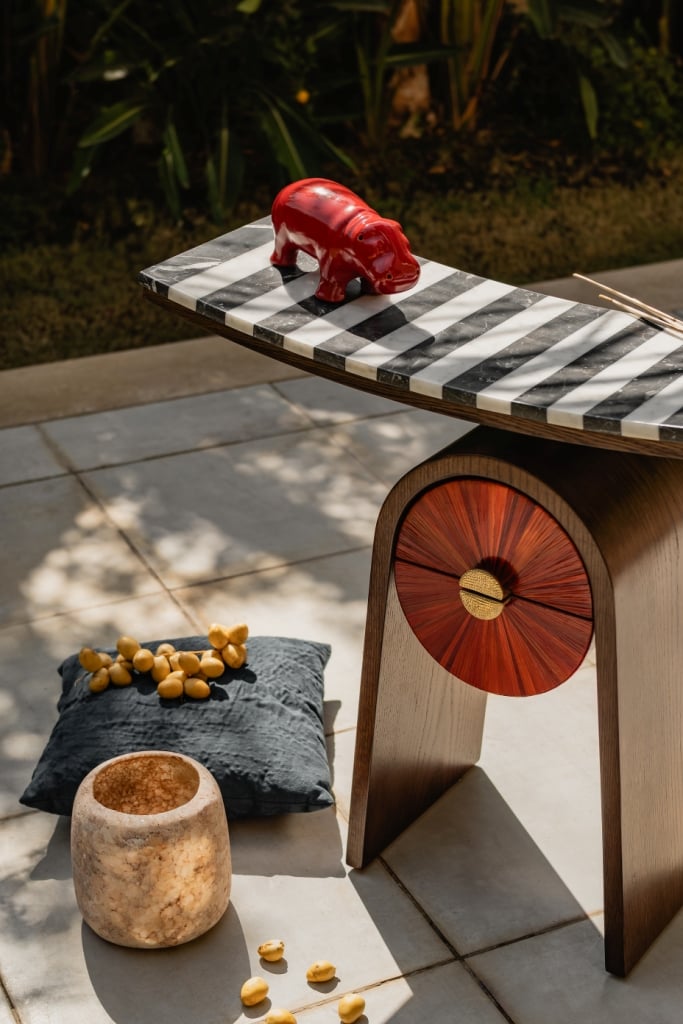 SuperPlayground. Tamiati Straw Console