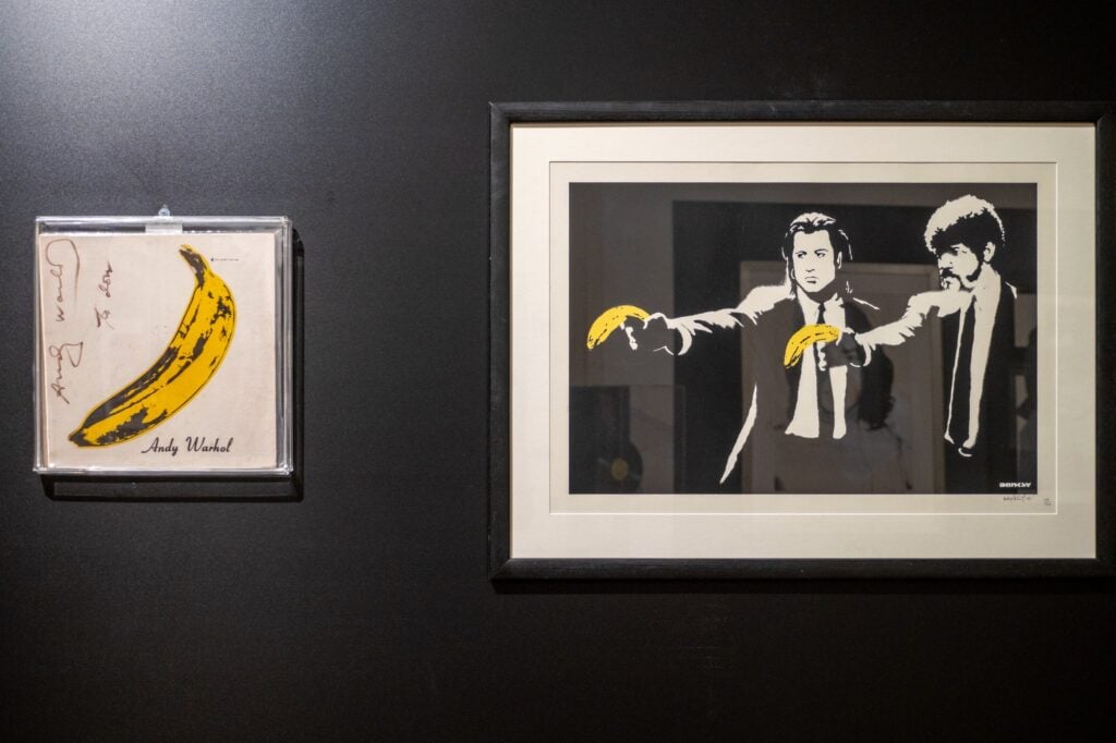 Warhol vs Banksy. Passaggio a Napoli. Exhibition view a Villa Pignatelli, 2026