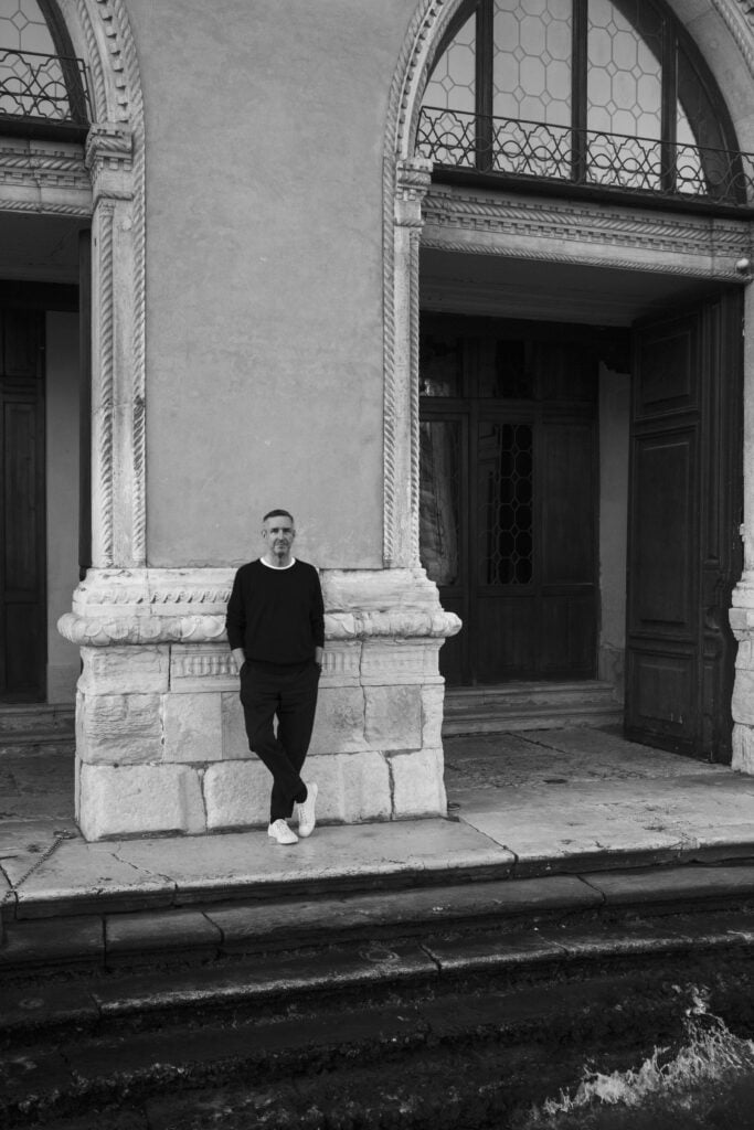 Intervista a Dries Van Noten che apre la sua fondazione su arte&artigianato a Venezia