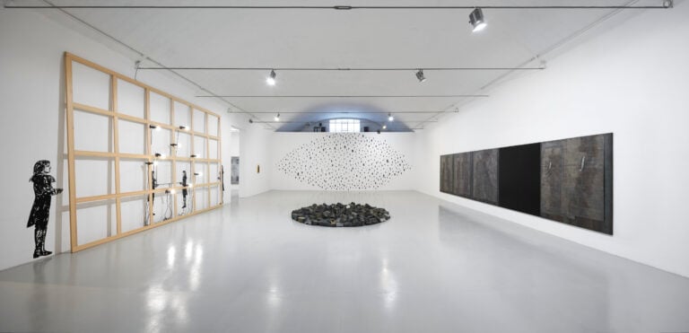 Christian Stein Deposito, Sala 3. Pero_Milano. Opere di G. Paolini, P. Canevari, J. Kounellis, R. Long. Courtesy Galleria Christian Stein, Milano. Photo Agostino Osio