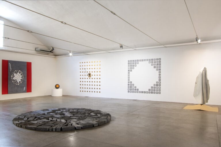 Christian Stein Deposito, Sala 7. Pero, Milano. Opere di R. Long, M. Bagnoli, L. Fabro, M. Paladino, R. Salvadori. Courtesy Galleria Christian Stein, Milano. Photo Simone Brambilla