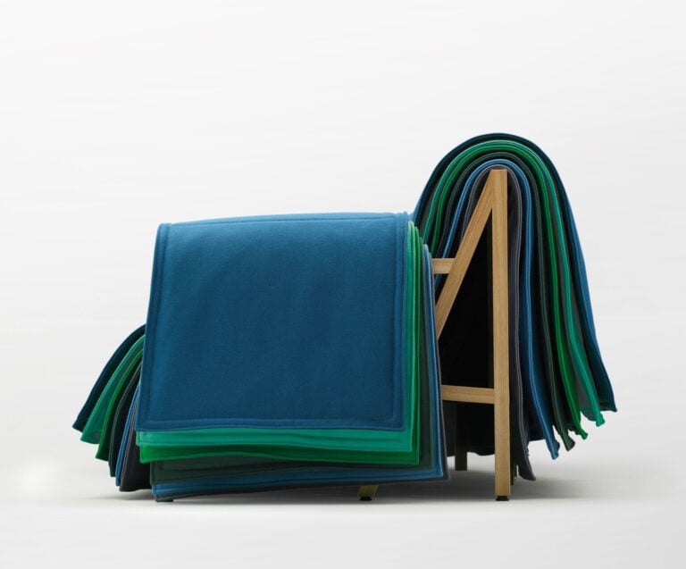 Filo sofa, oak and felt, commissione privata, 2009 / &copy; Manvir Rai