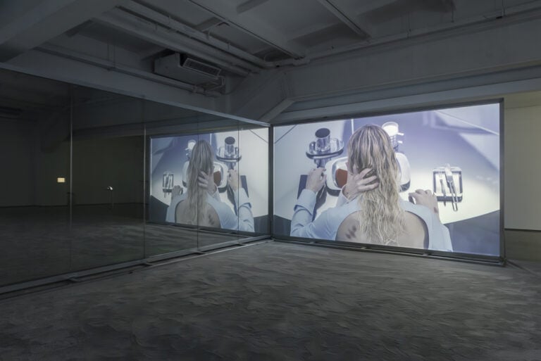 Il duo di artisti internazionali Gawęda/Kulbokaitė sono a Roma per la prima volta con una mostra su identit&agrave; e percezione