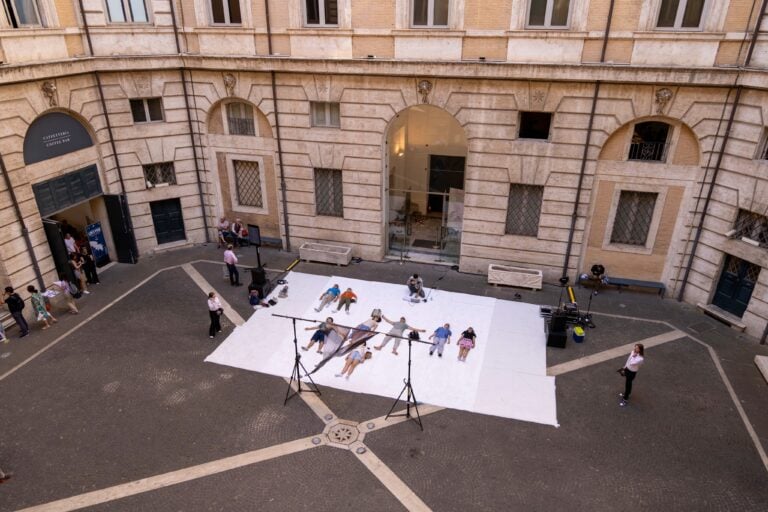 Nella campagna alla periferia di Milano ci saranno una serie di performance artistiche in un campo di grano&nbsp;