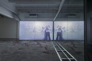 Il duo di artisti internazionali Gawęda/Kulbokaitė sono a Roma per la prima volta con una mostra su identità e percezione