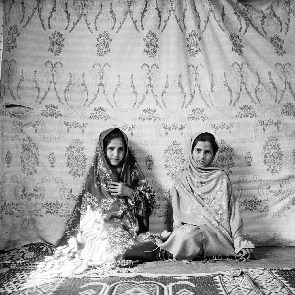 Una fotografa italiana ha viaggiato in Palestina per documentare la crescita di due gemelle beduine