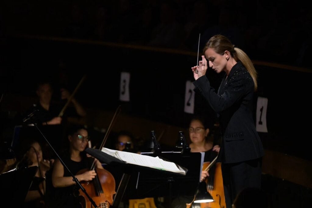 Il disastro delle nomine di governo continua. Beatrice Venezi insulta la sua stessa orchestra, la Fenice di Venezia la licenzia