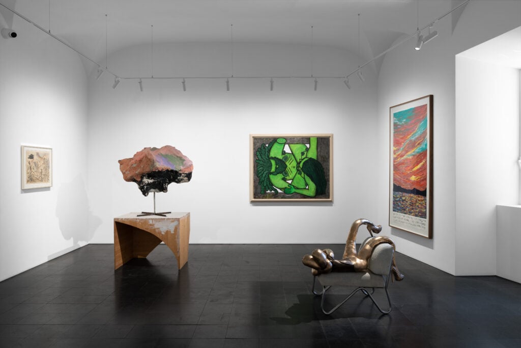 Artisti internazionali parlano della vita come resistenza, ispirandosi a George Grosz. La mostra a Roma