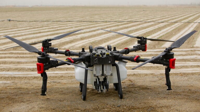 Cao Fei, Super Farms (still di un drone XAG), video mono canale, 2026. Opera prodotta da Fondazione Prada in occasione della mostra &ldquo;Dash&rdquo;